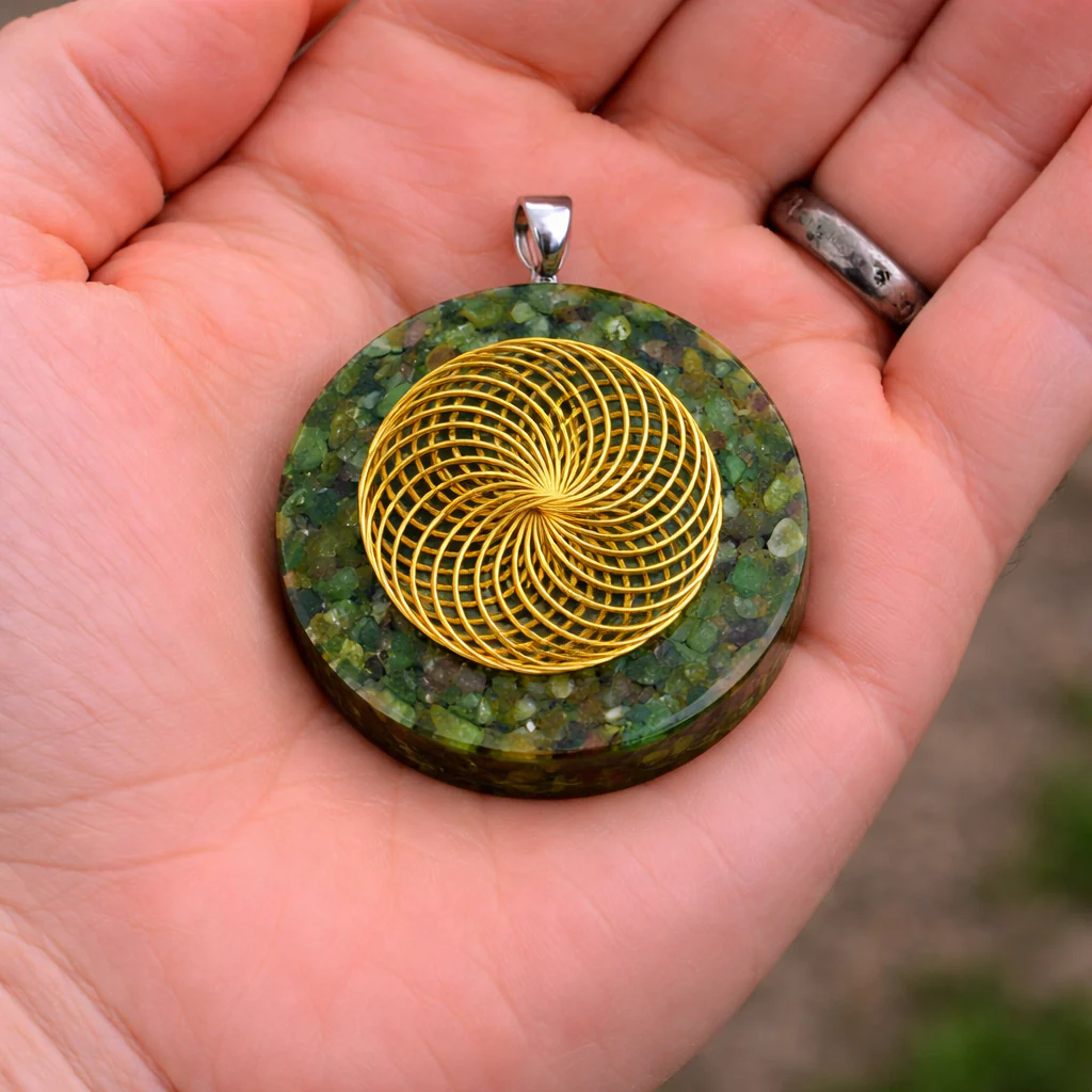 Collier Pendentif Orgone TORE Rubis Zoïsite - Image 4